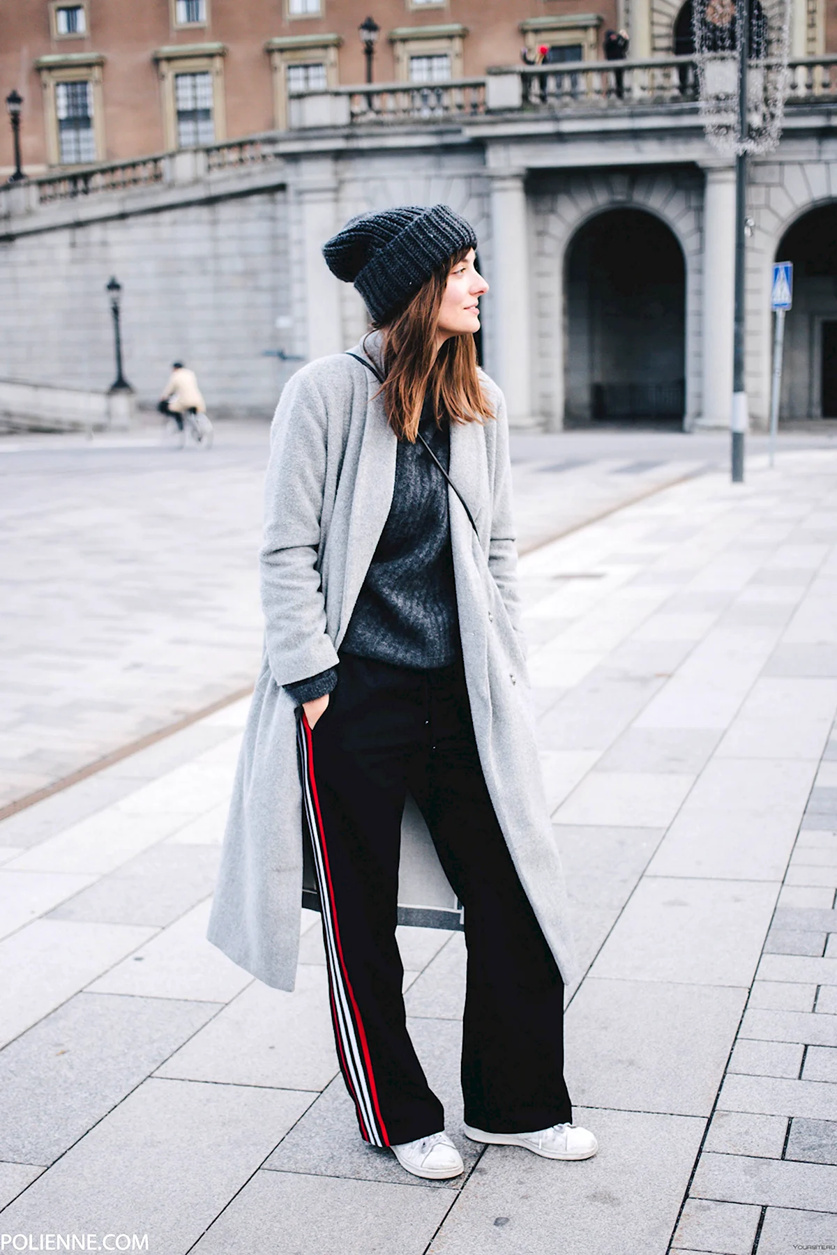 Спортивные брюки и пальто