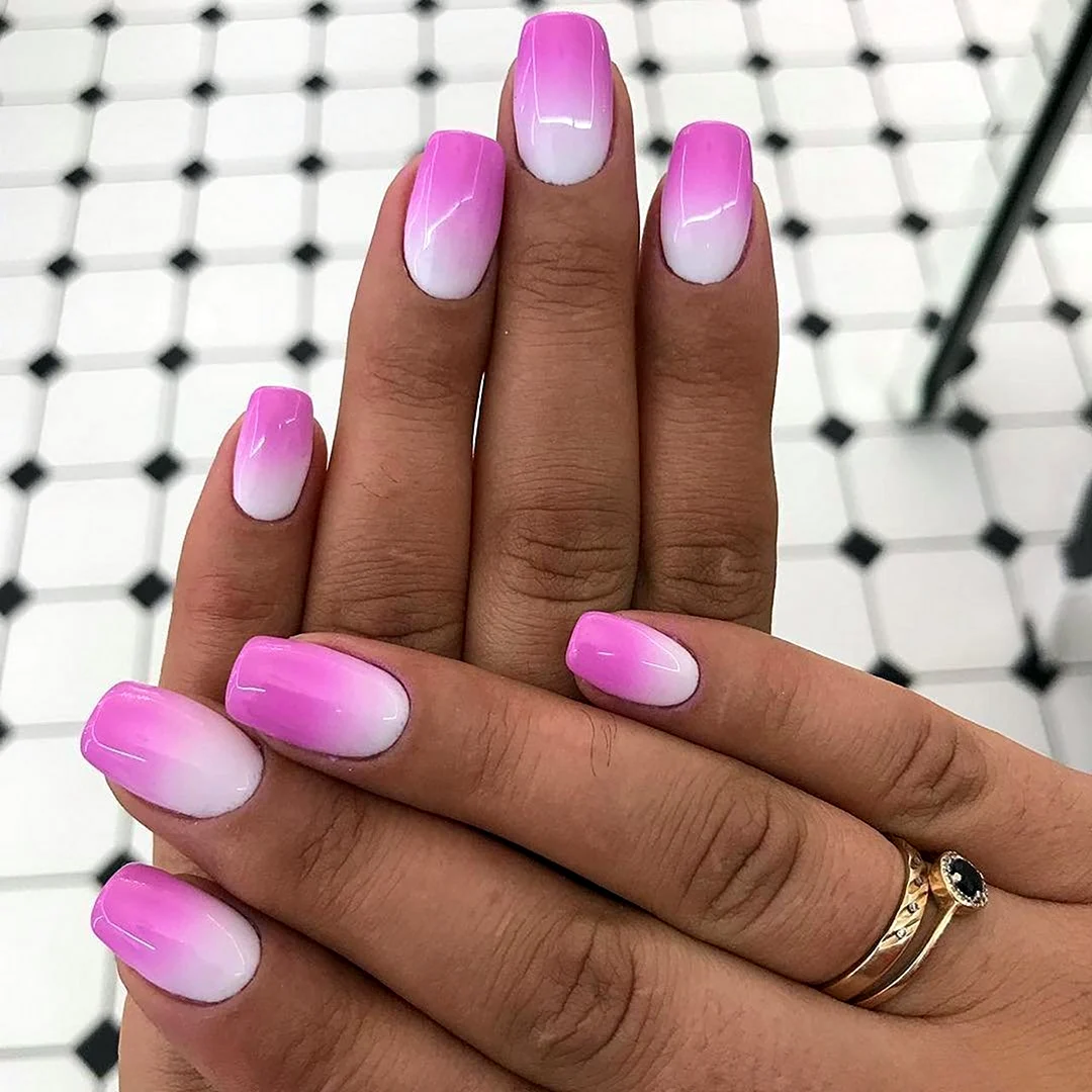Маникюр градиент розовый