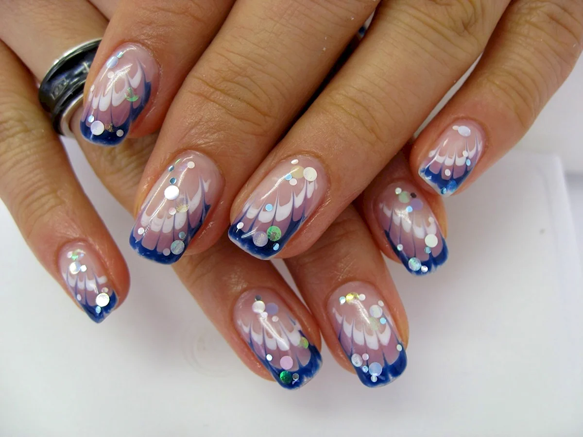 Маникюр на прозрачной основе