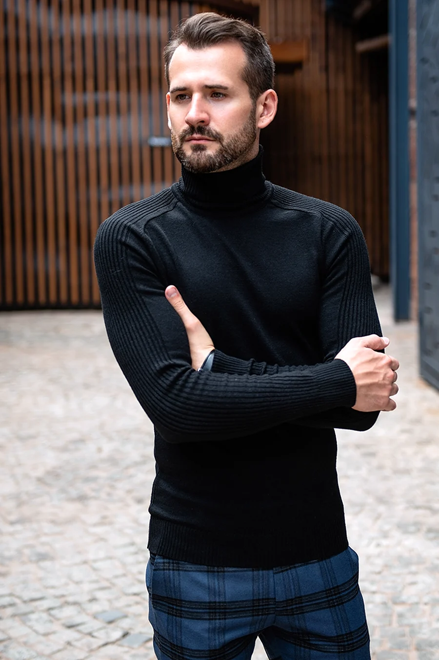 Майкл Морроне черная водолазка