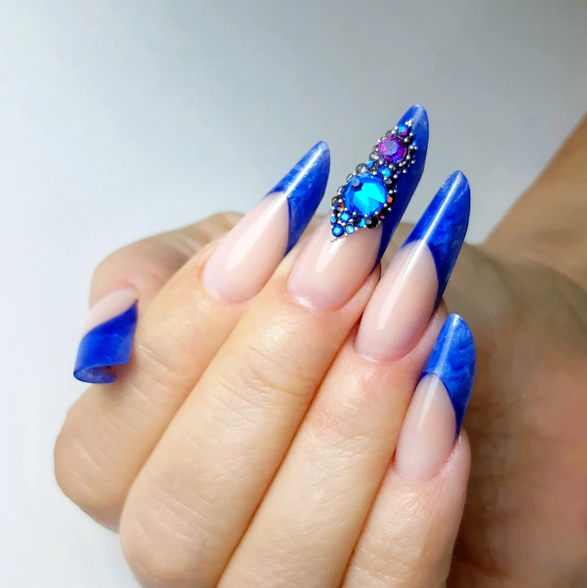 Синий выкладной френч миндаль