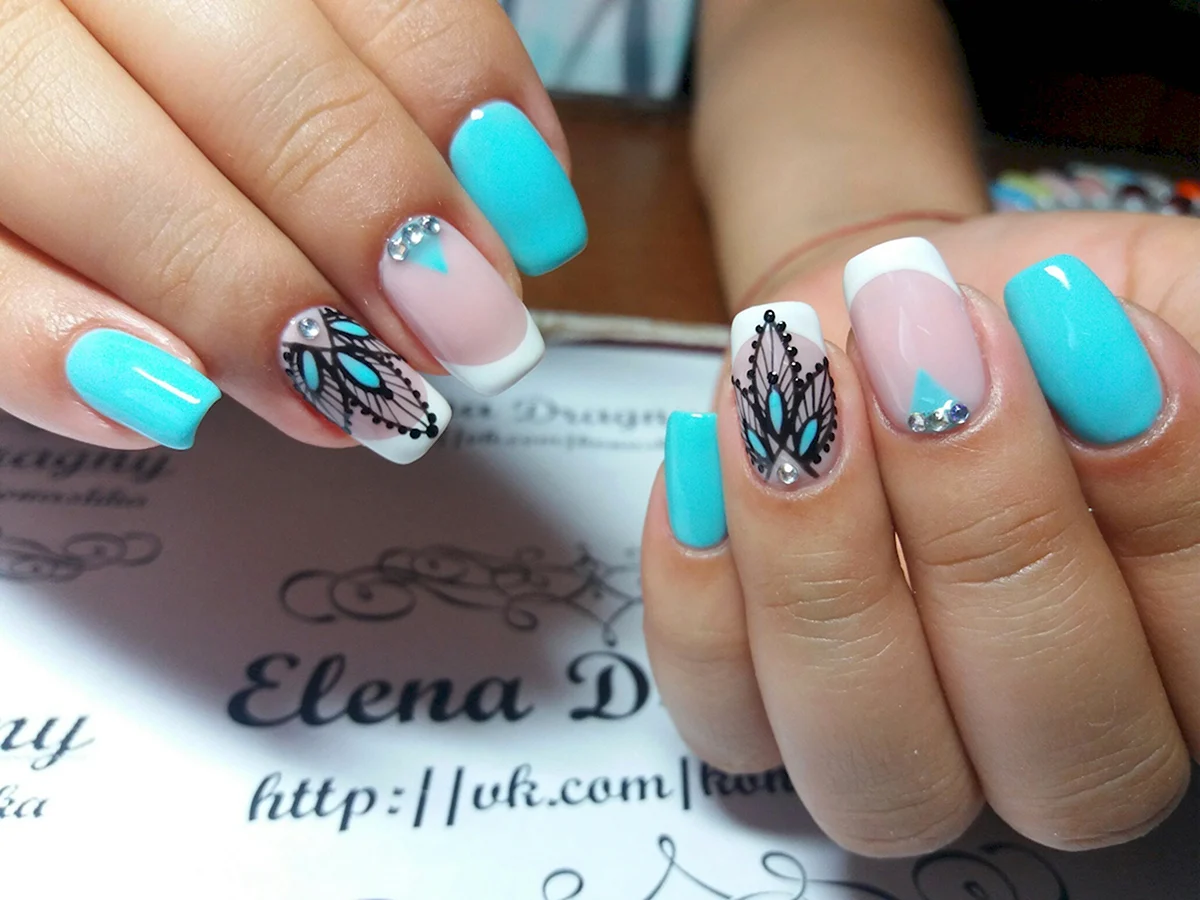 Маникюр с бирюзовым френчем