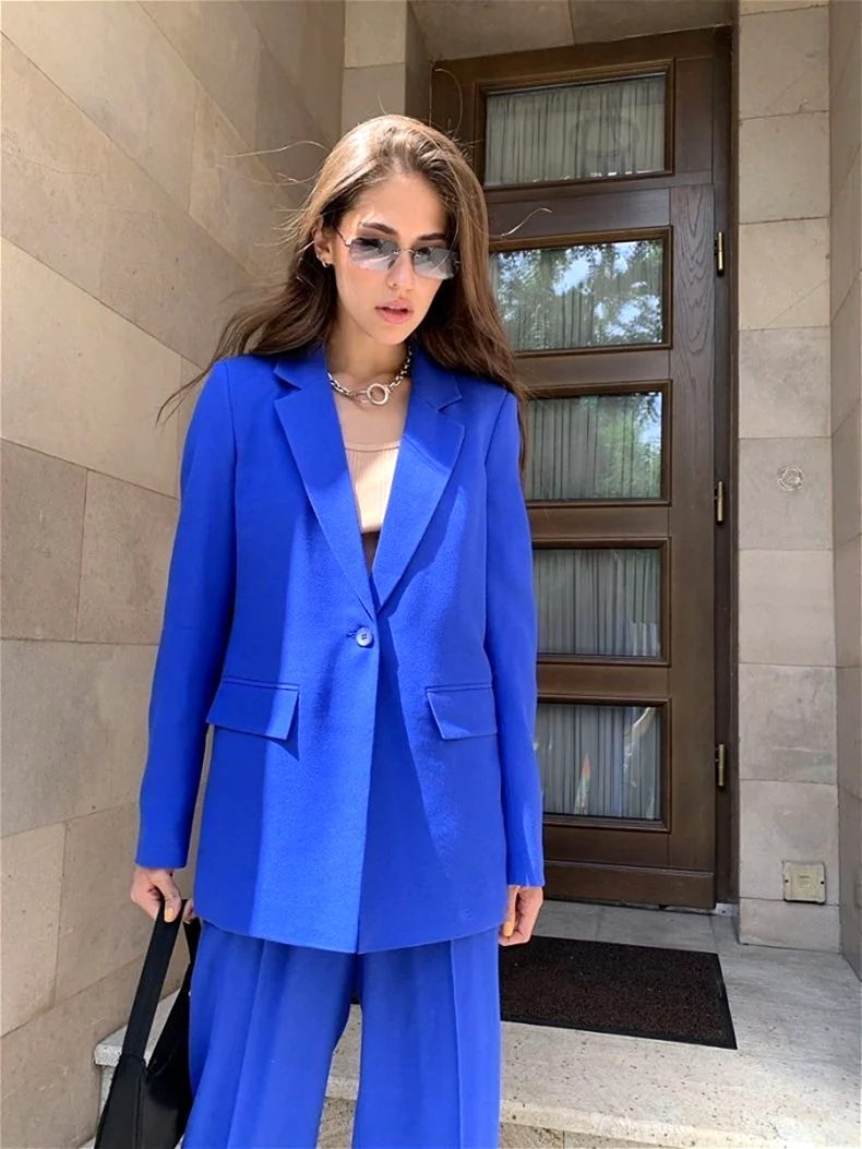 Брючные костюмы 2022 тренд