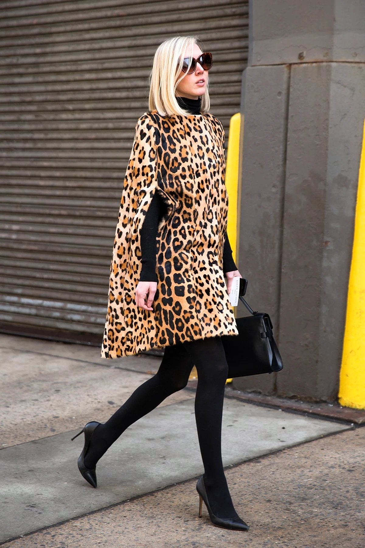 Пальто черное с животным принтом