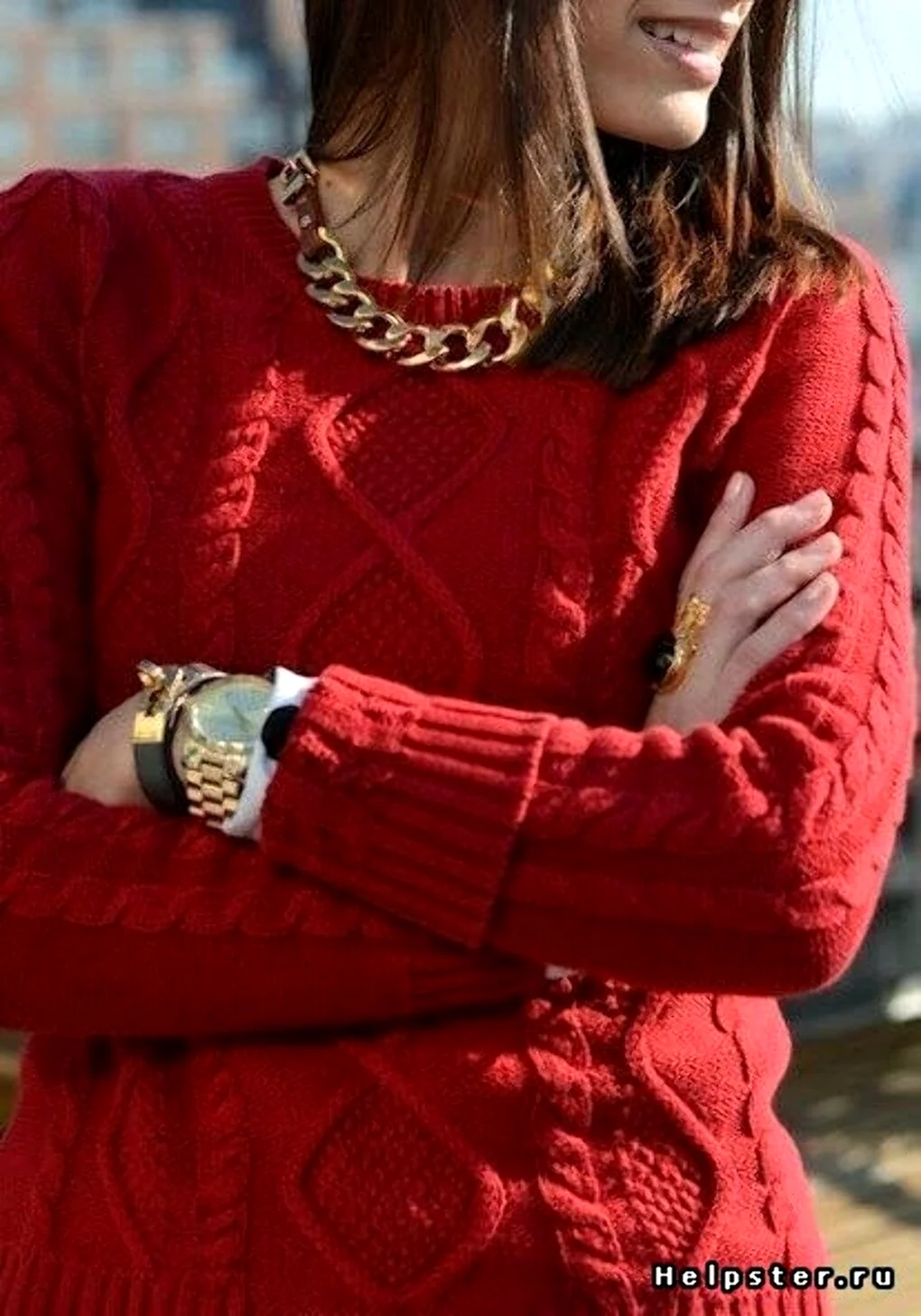 Свитер с цепочкой