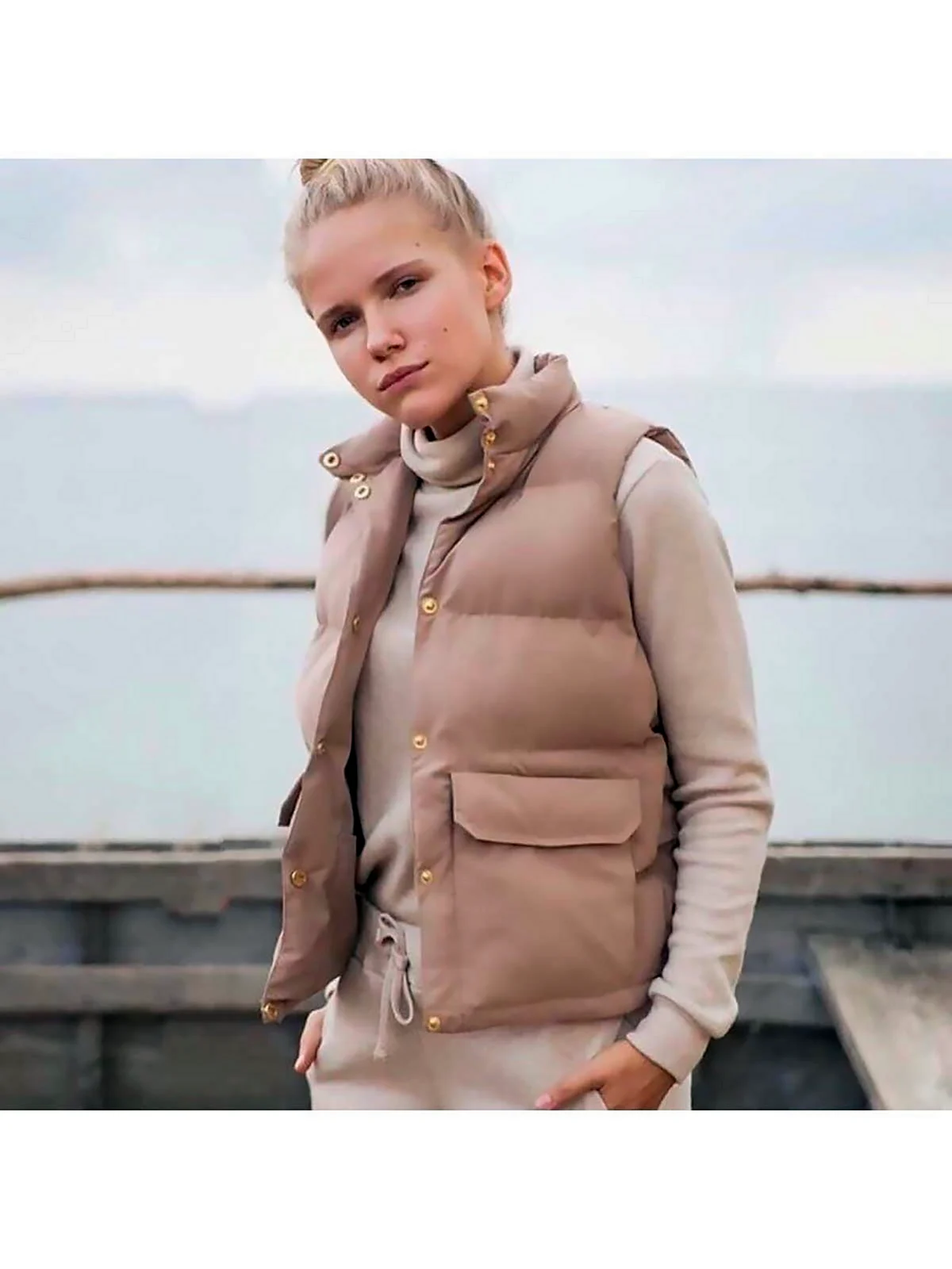 Жилетка женская короткая дутая