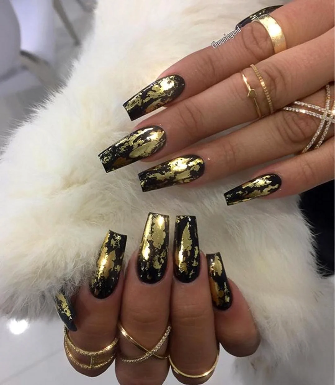 Маникюр на длинные ногти золото