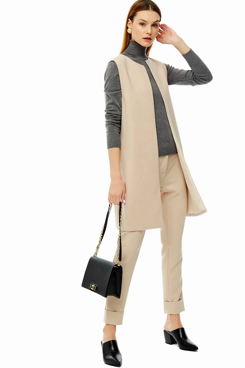 Бежевый жилет