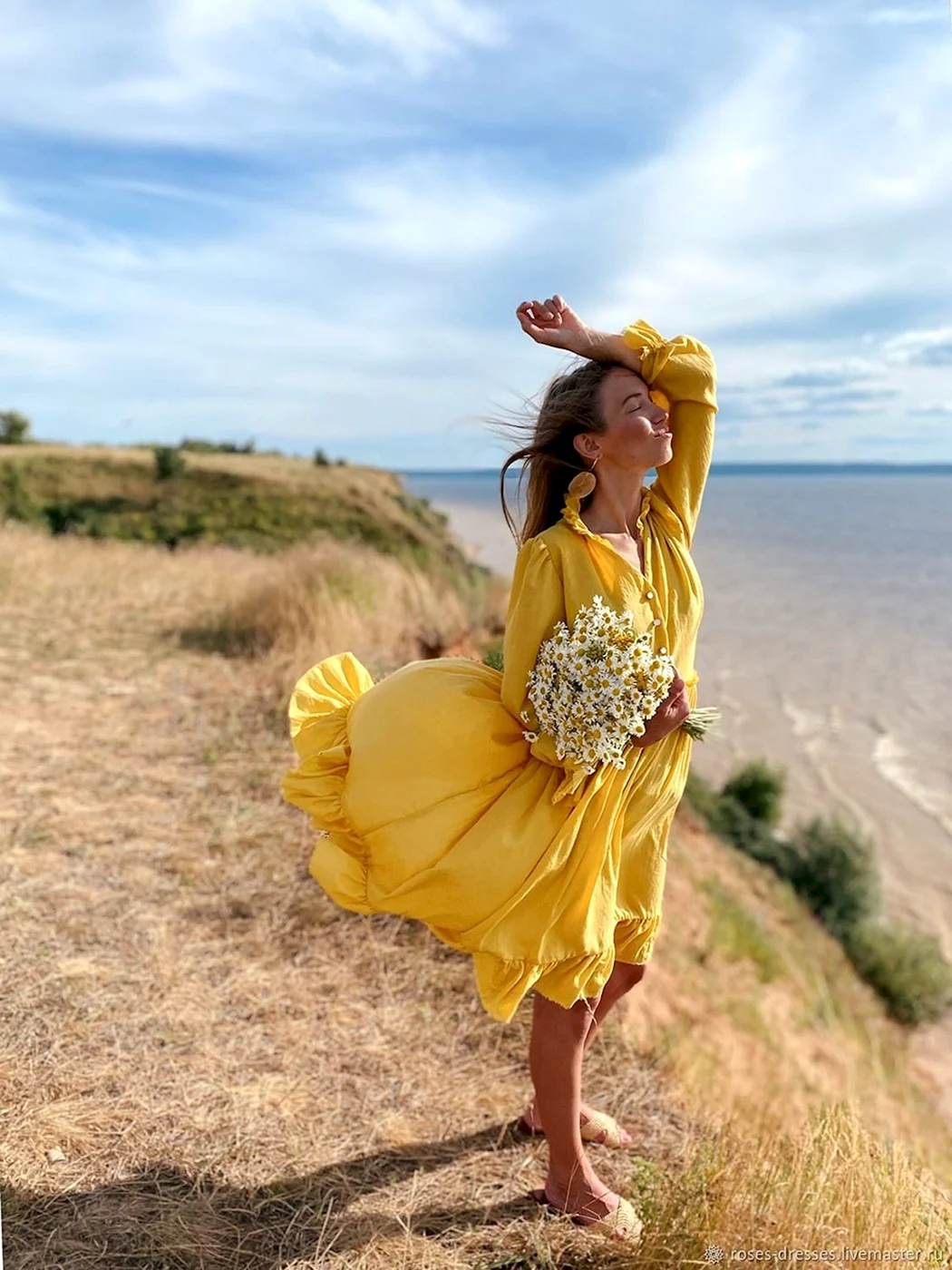 Желтое платье