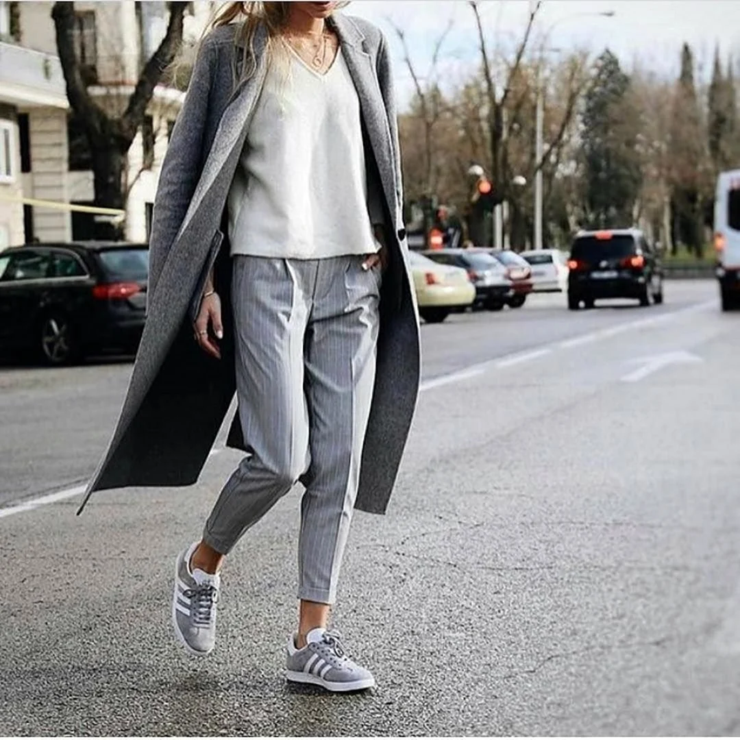 Луки с кроссовками