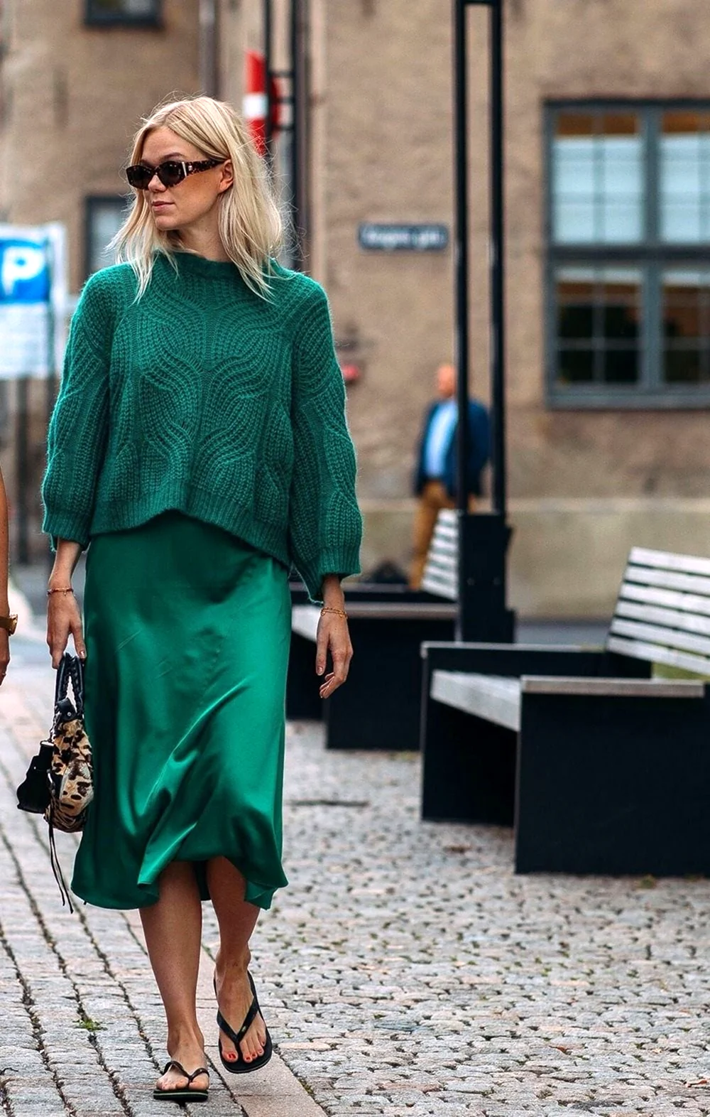 Зеленая шелковая юбка