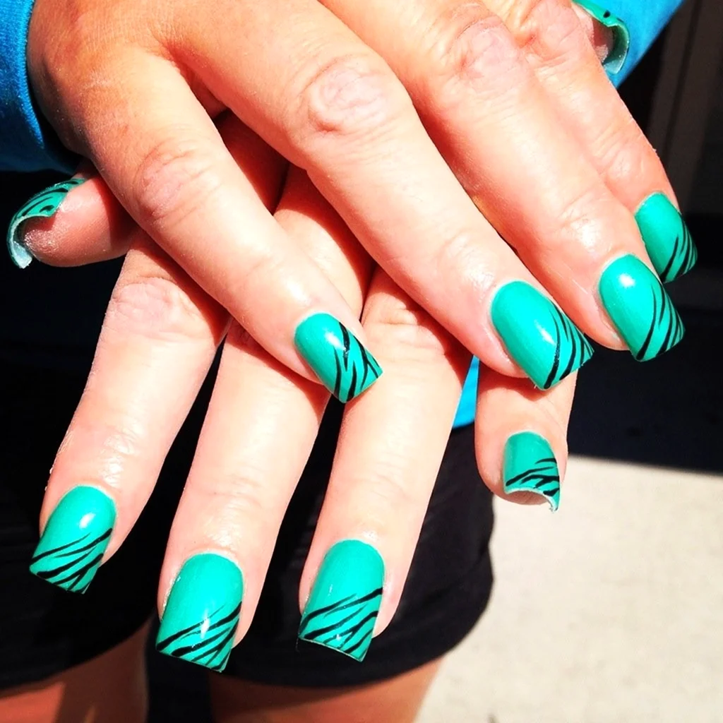 Бирюзовые ногти