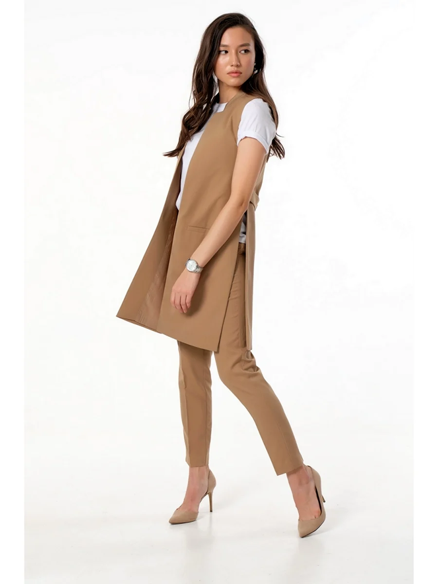 Бежевый удлиненный жилет