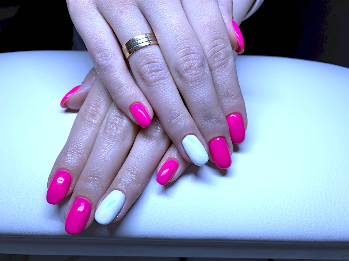 Розовые ногти