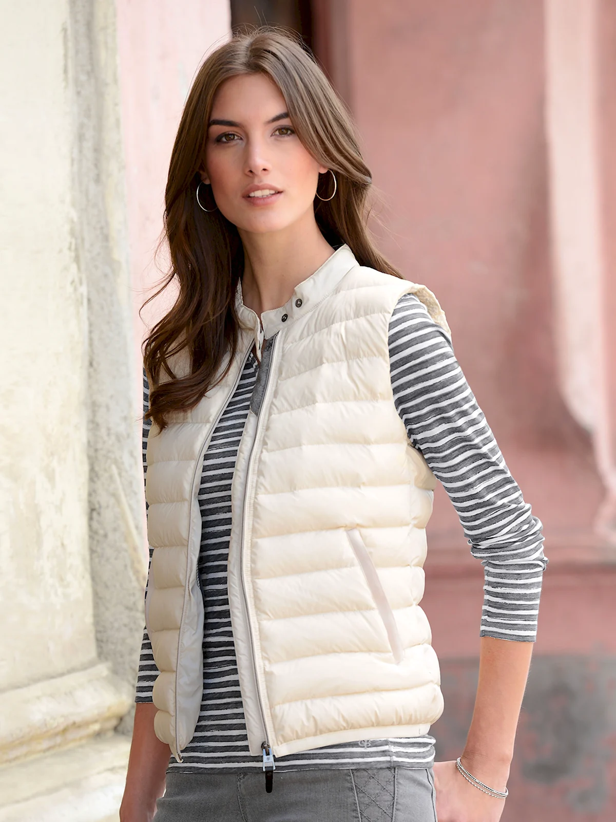 Стеганый жилет с поясом Bershka 8354551800