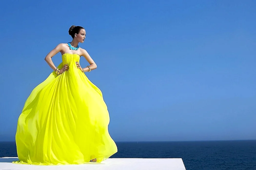 Желтое платье