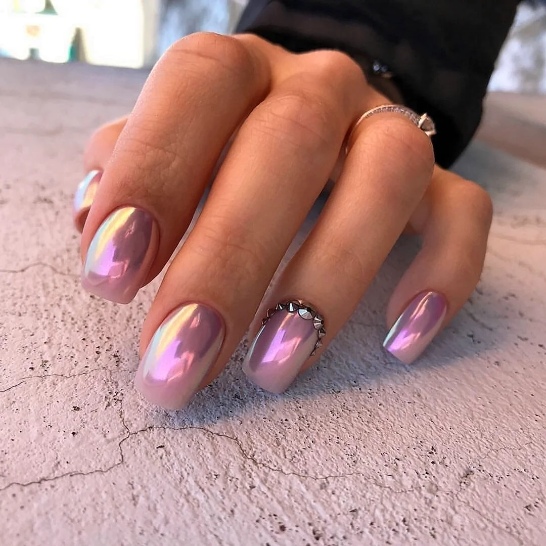 Маникюр розовый перламутровый