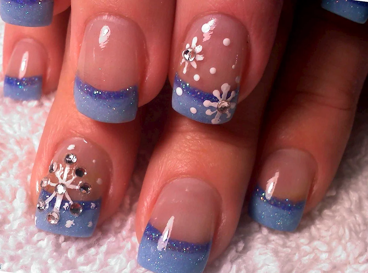 Новогодний маникюр френч