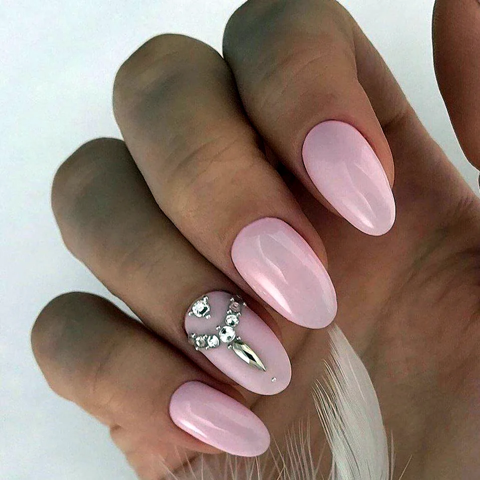 Ногти светло розовые