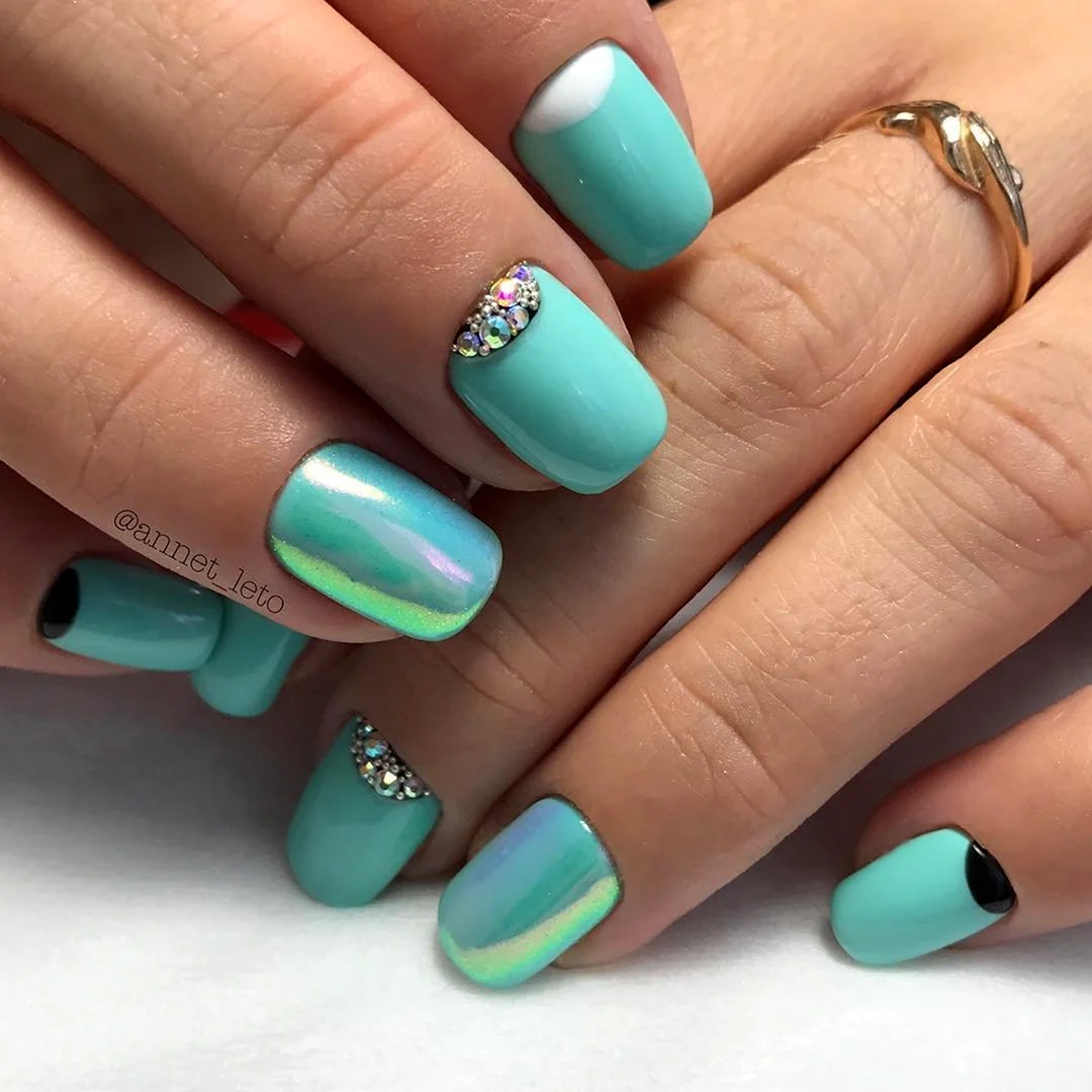 Бирюзовый цвет ногтей