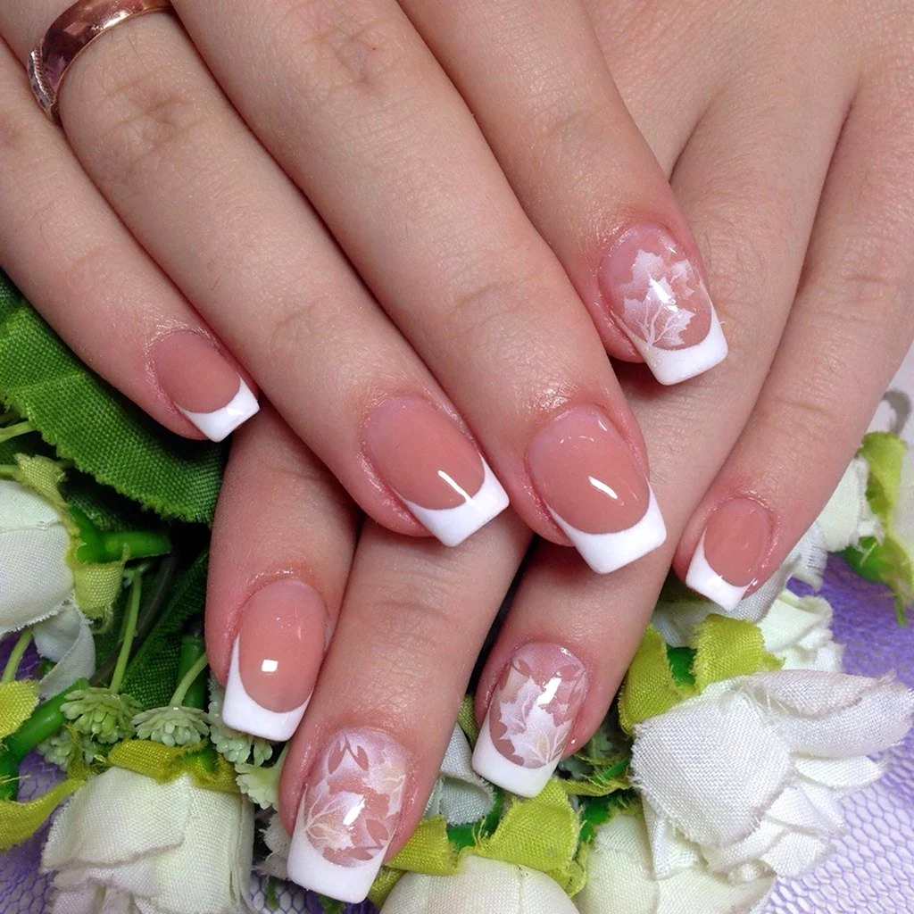 Наращивание ногтей френч белый