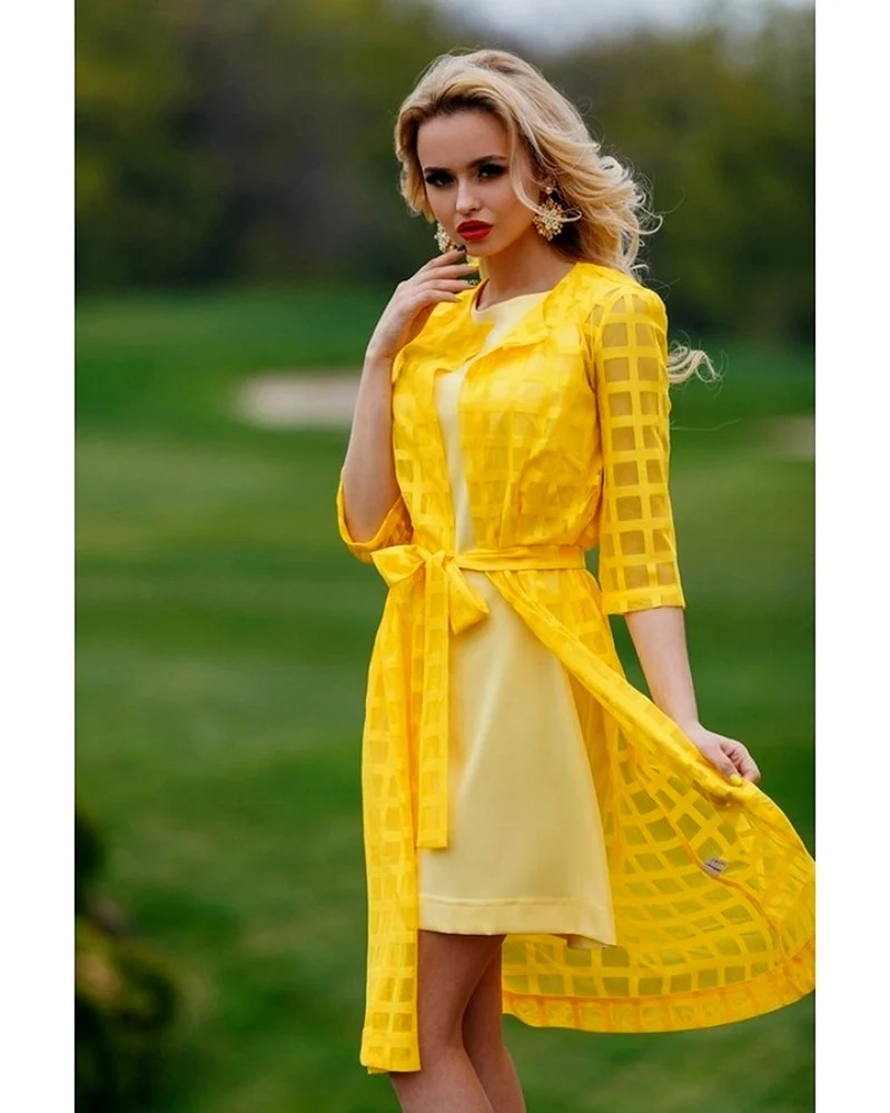 Желтое платье