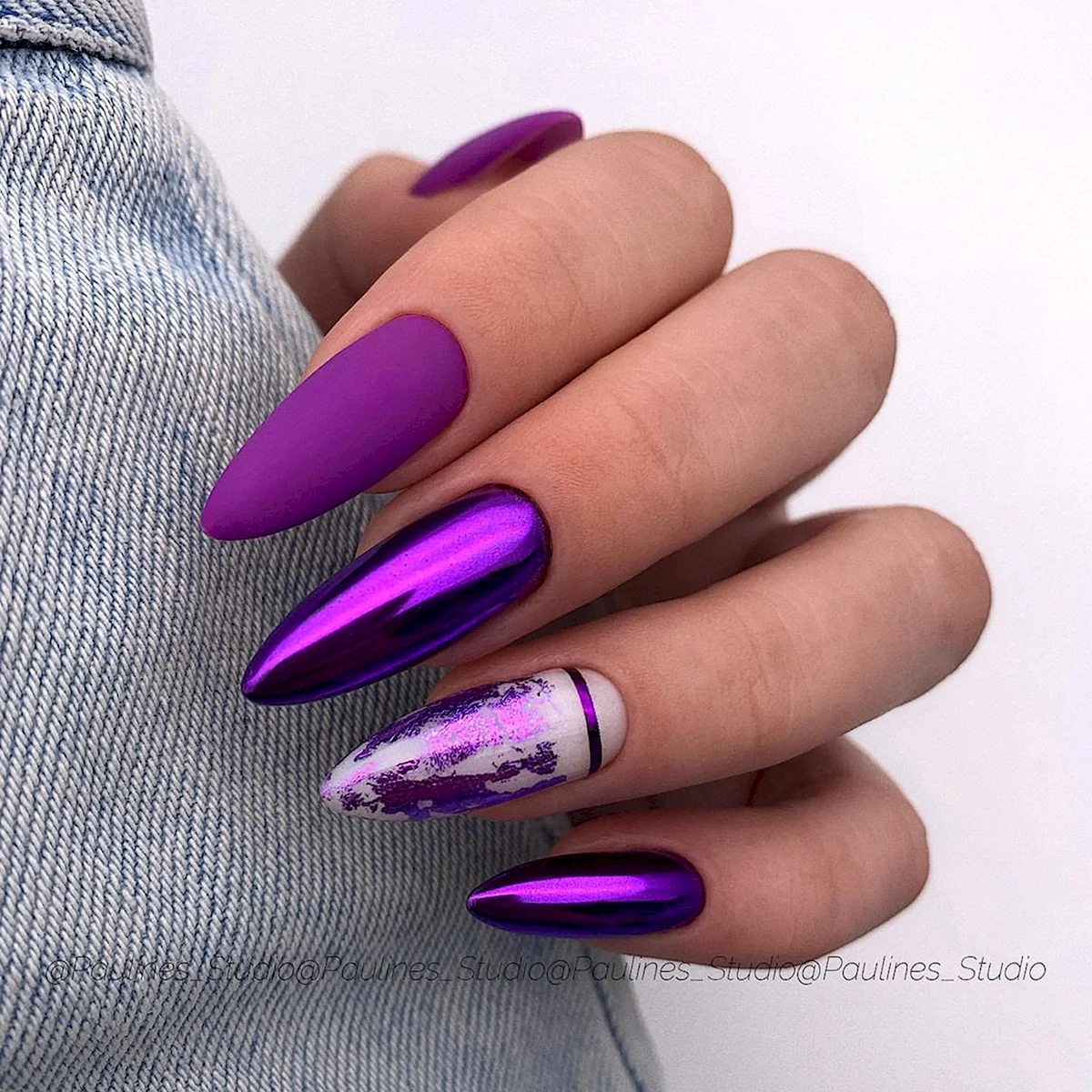 Фиолетовые ногти с втиркой