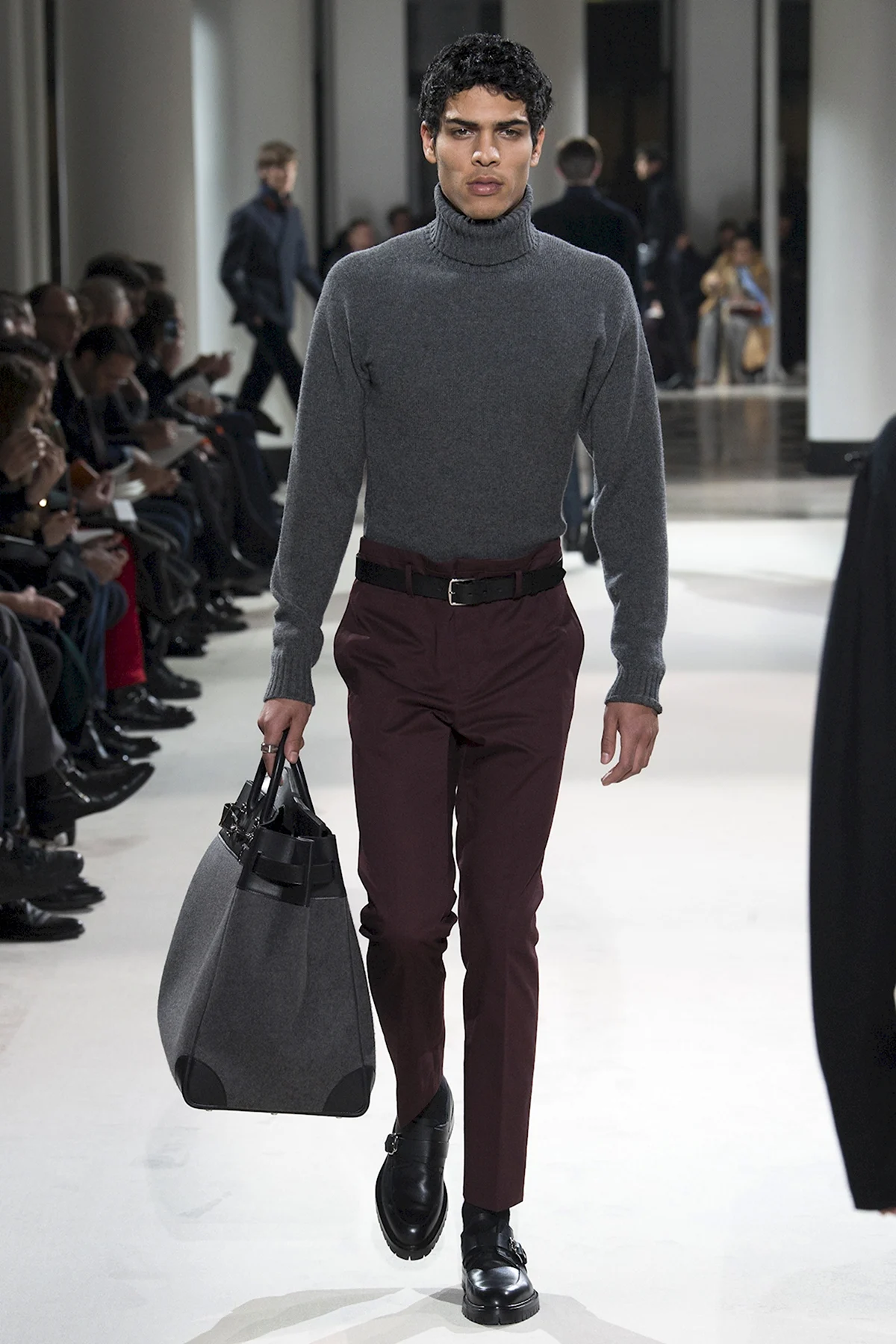 Водолазка заправленная в брюки