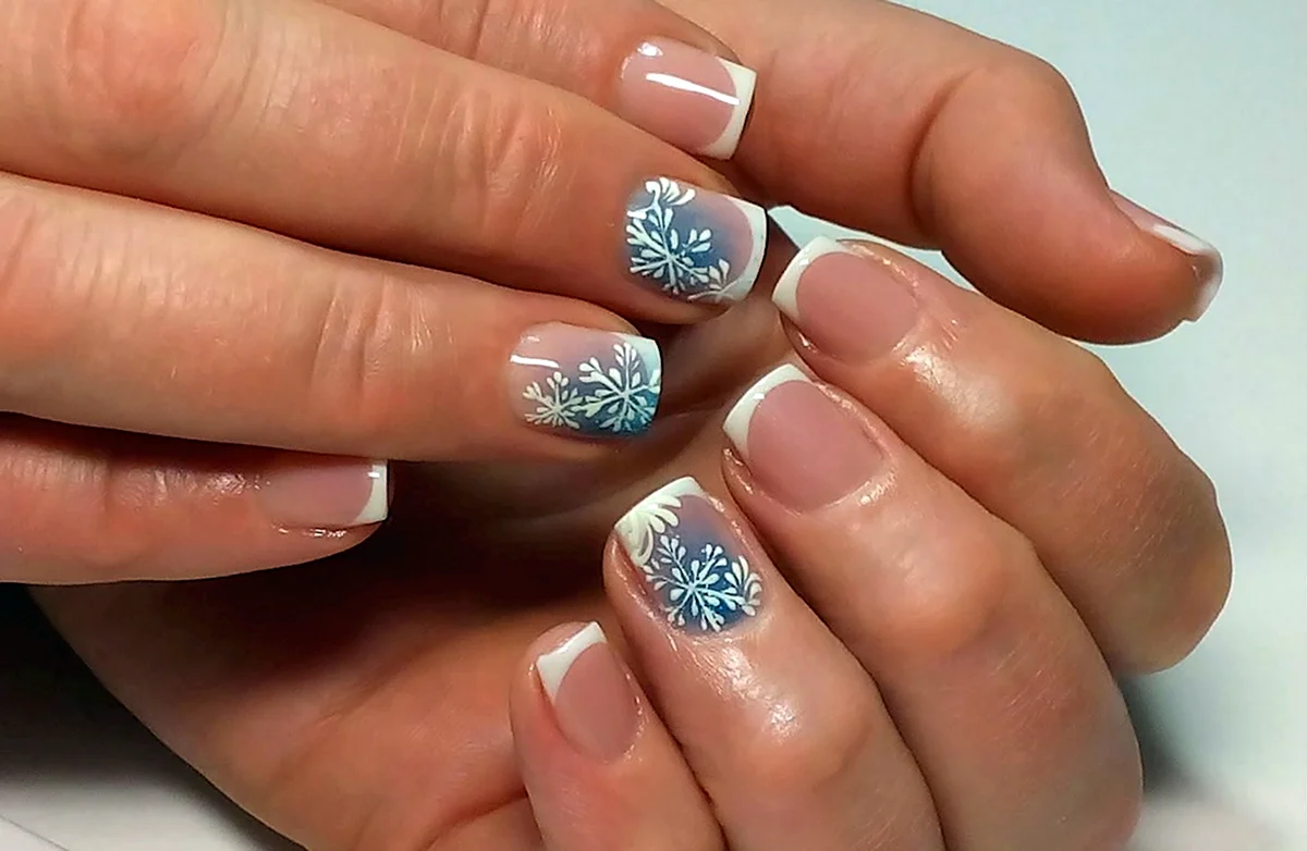 Новогодний френч на короткие ногти