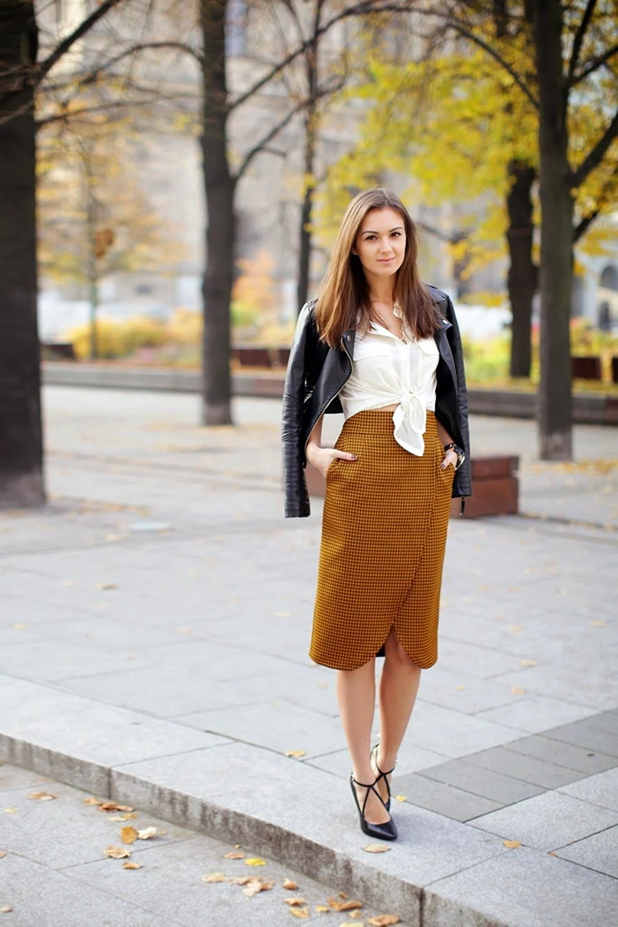 Образы с коричневой юбкой