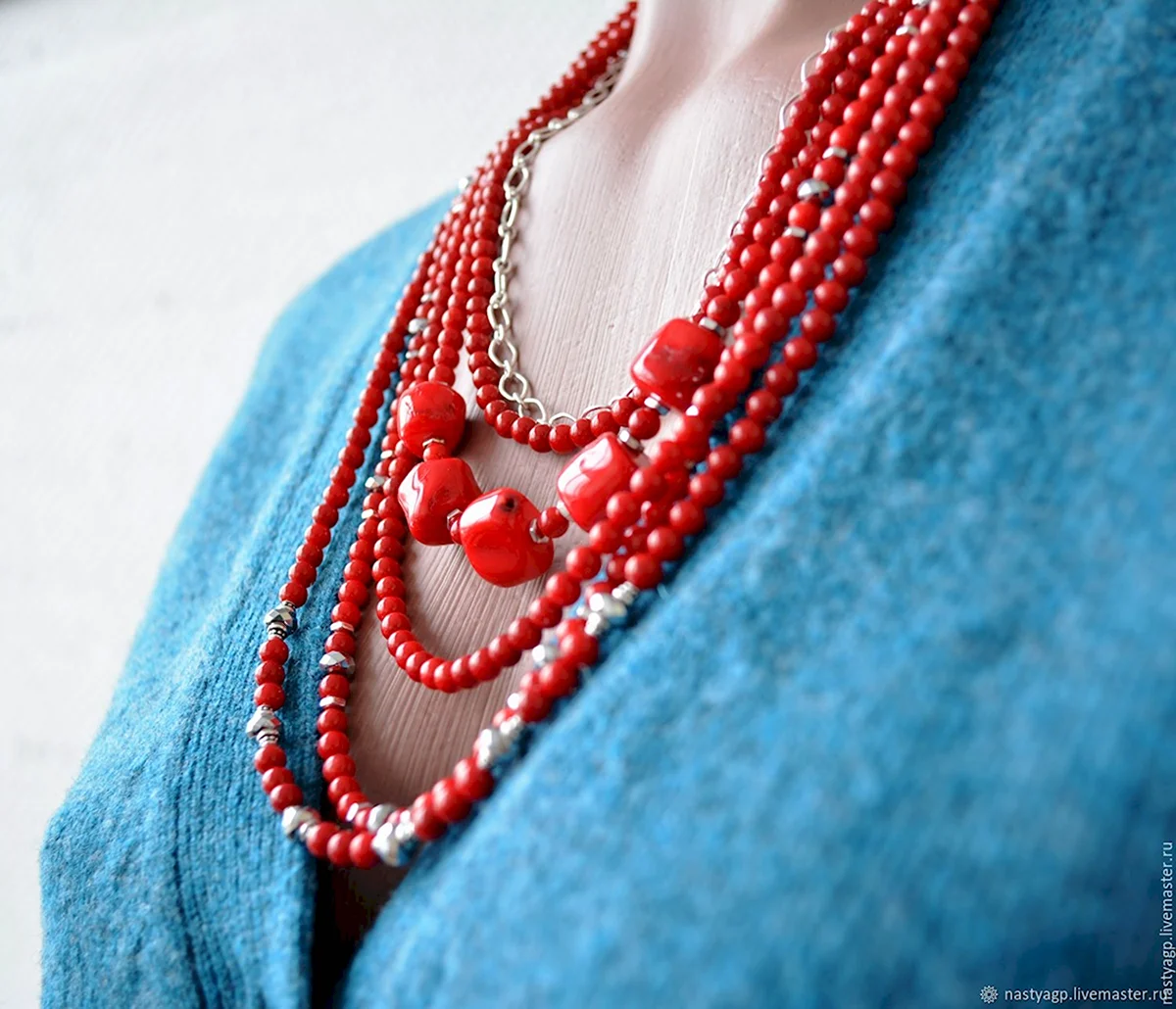 Красные бусы