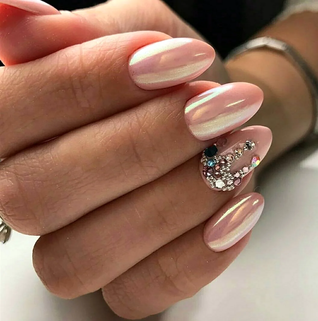 Маникюр с жемчугом