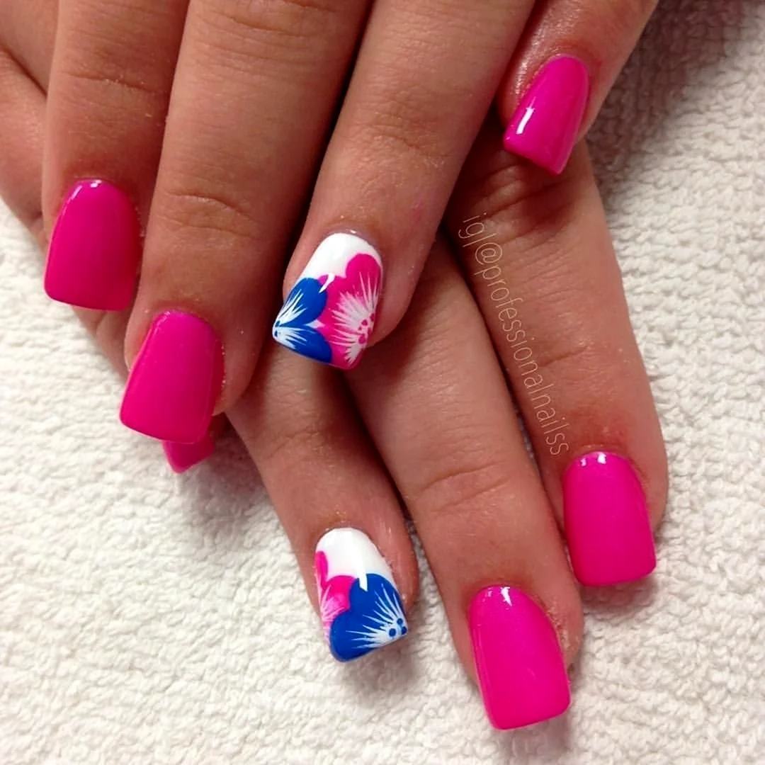 Маникюр фуксия