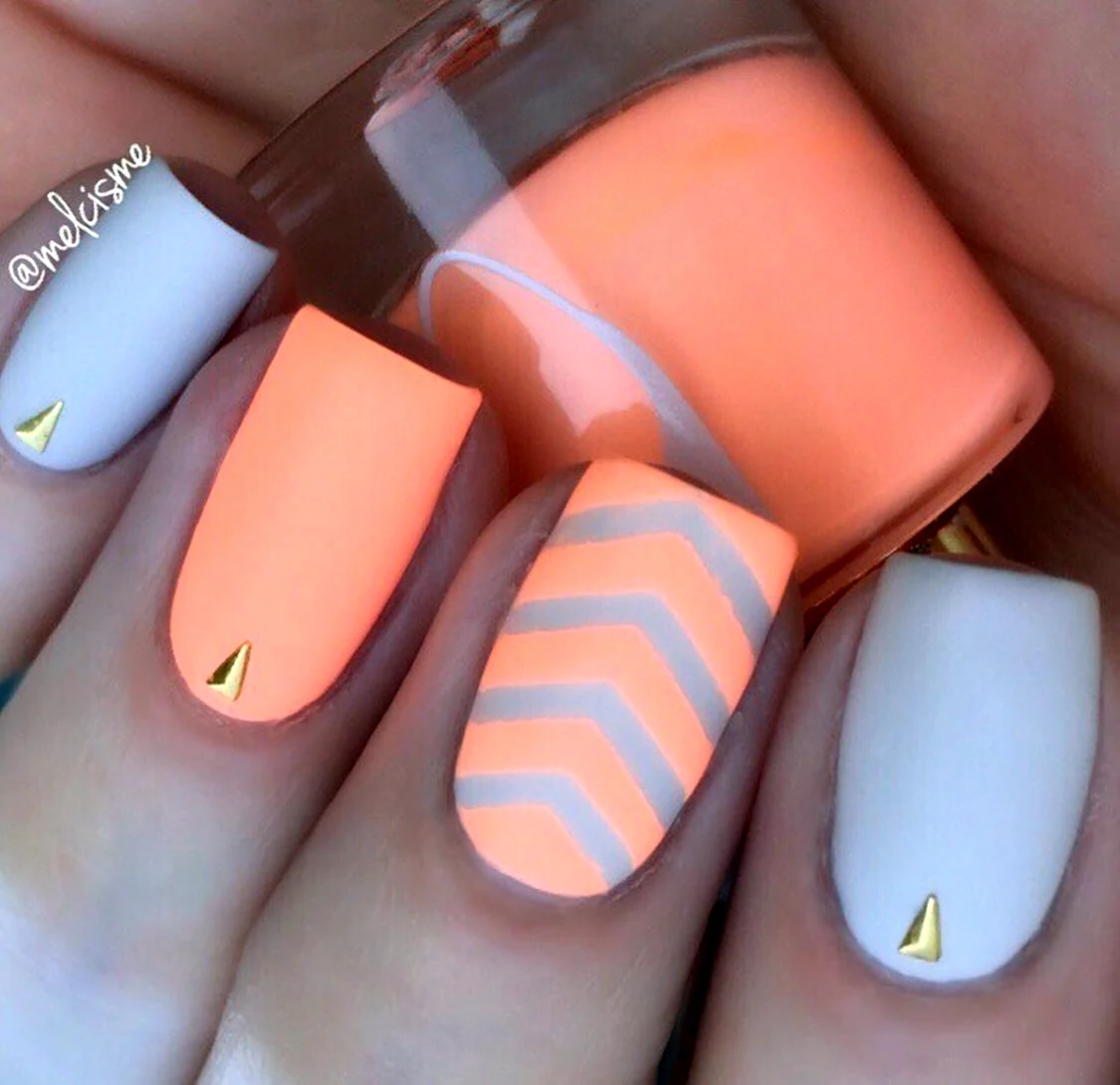 Оранжевый маникюр