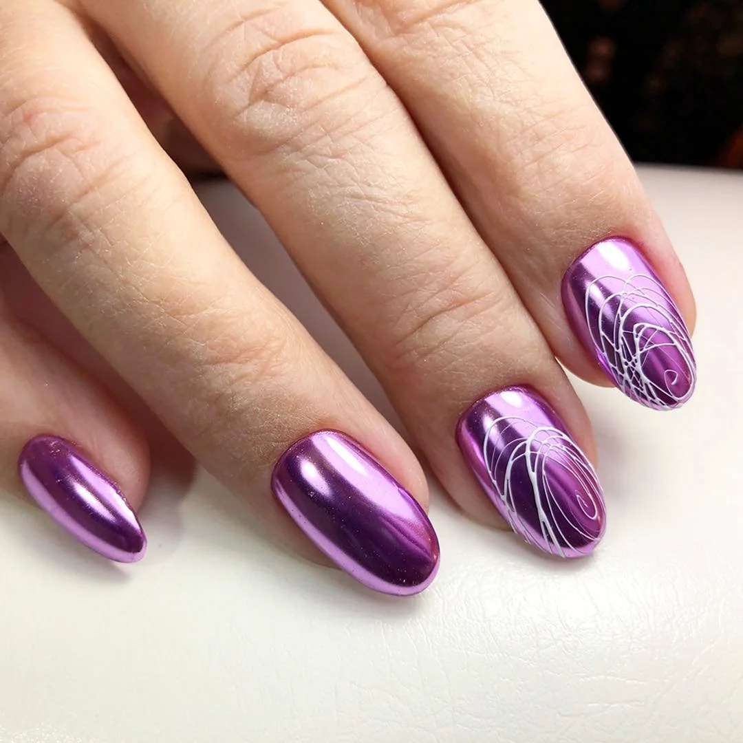 Фиолетовый маникюр с паутинкой