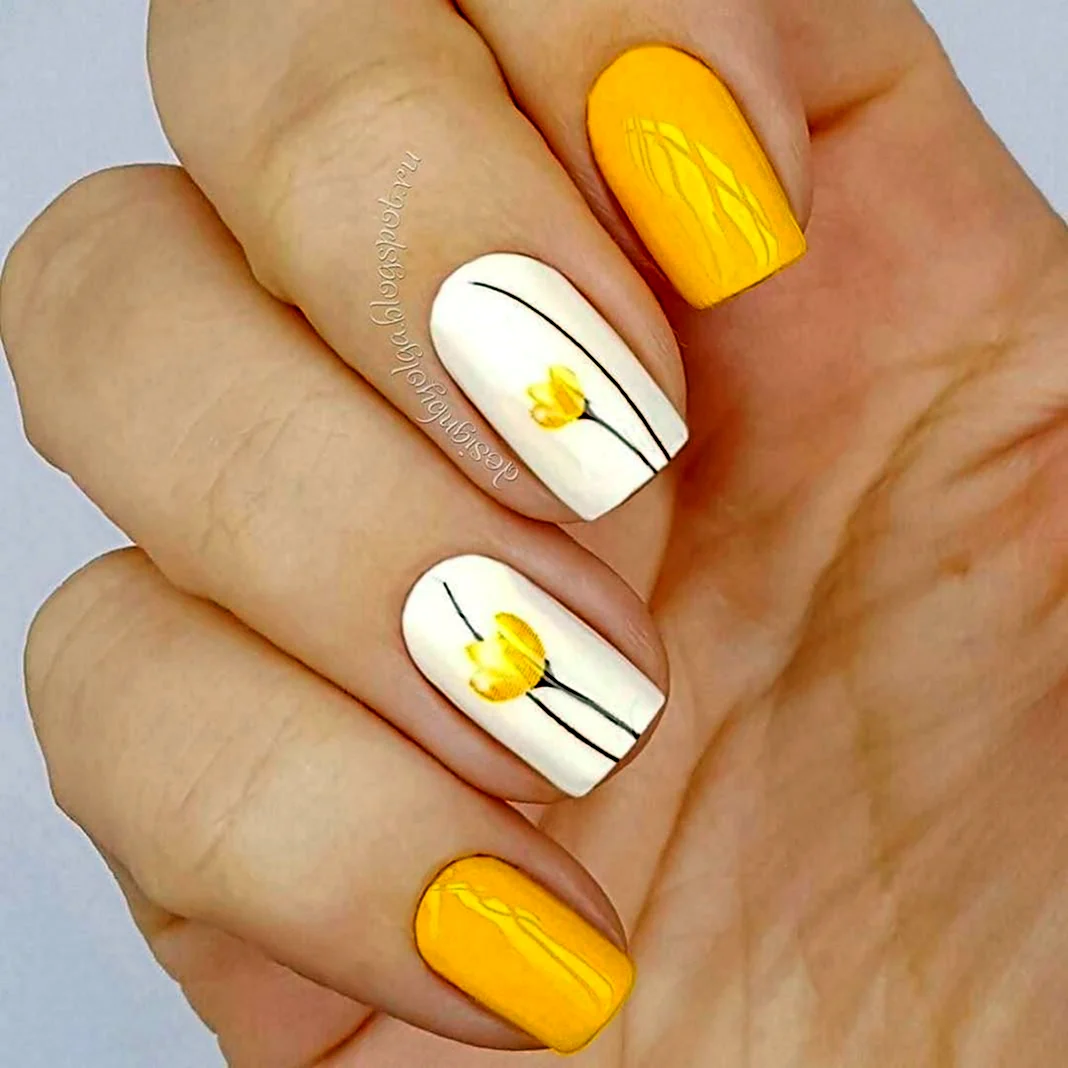 Жёлтый маникюр