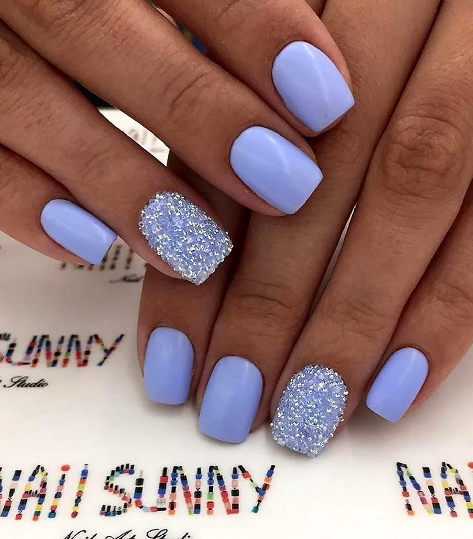 Маникюр голубосиреневыц