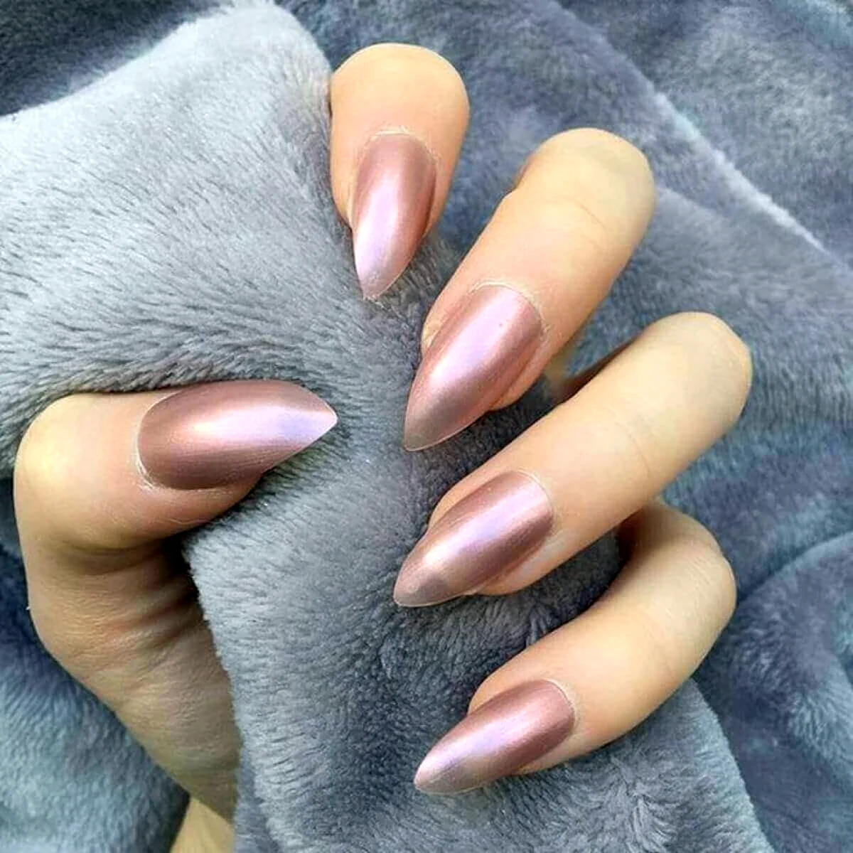 Ногти кошачий глаз светлые