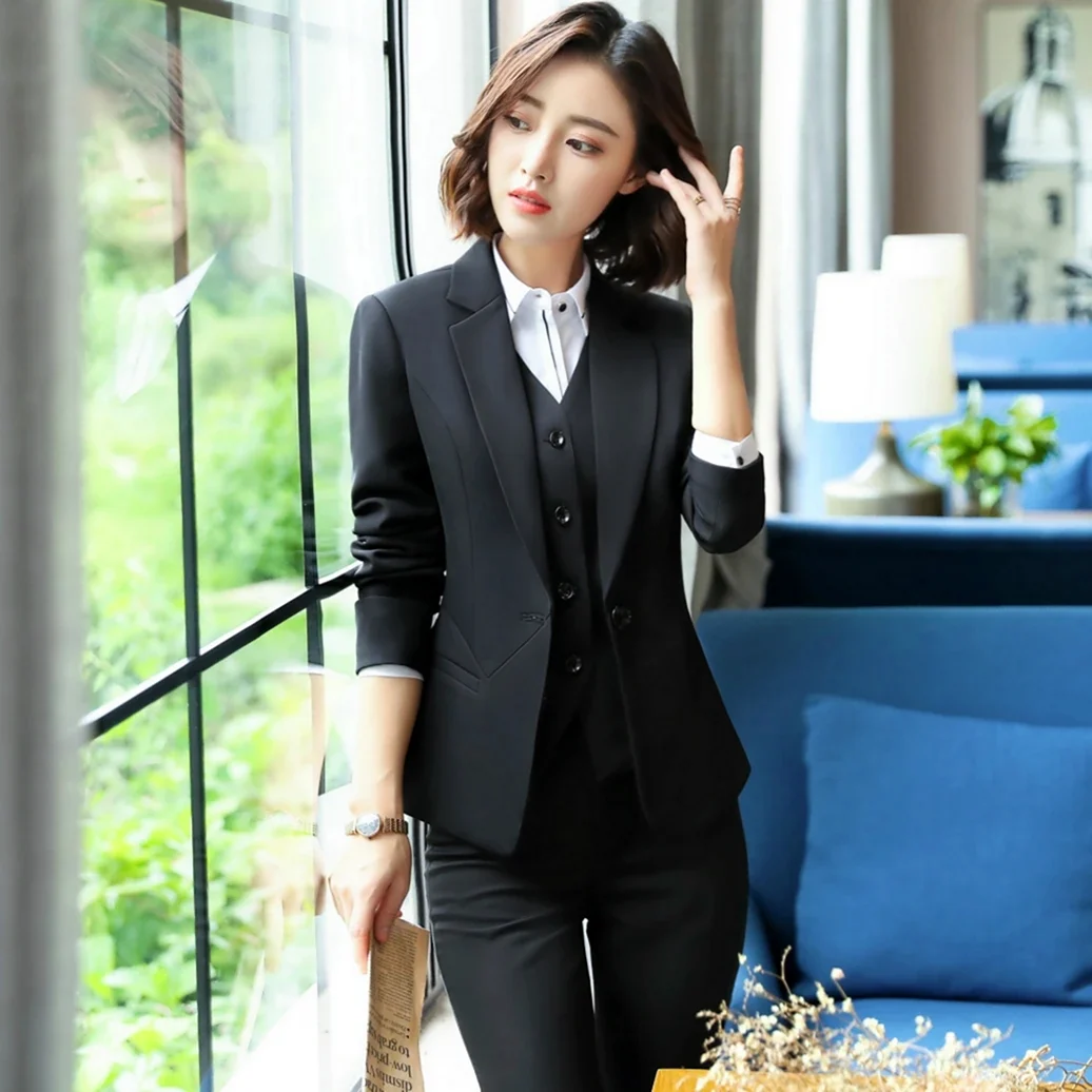 Деловые костюмы с коротким рукавом