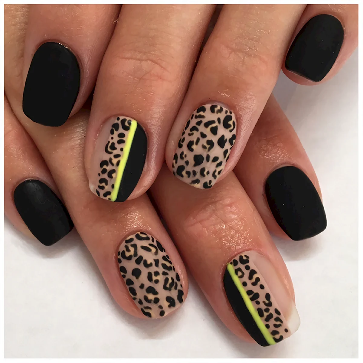 Маникюр черный с леопардовым