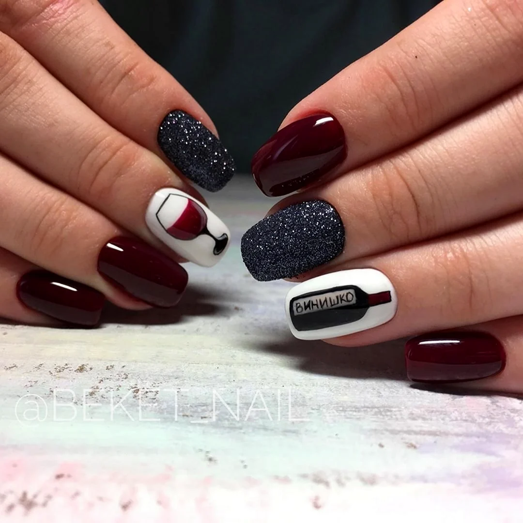 Маникюр бордовый с черным