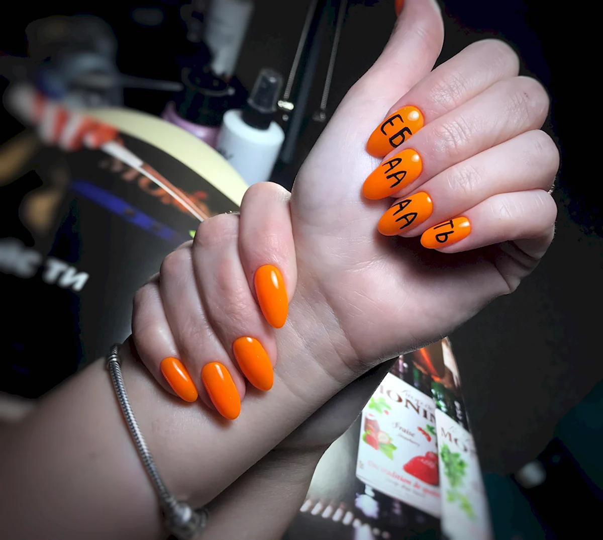 Оранжевые ногти