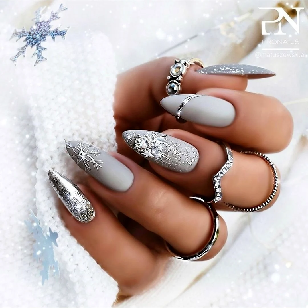 Новогодний маникюр