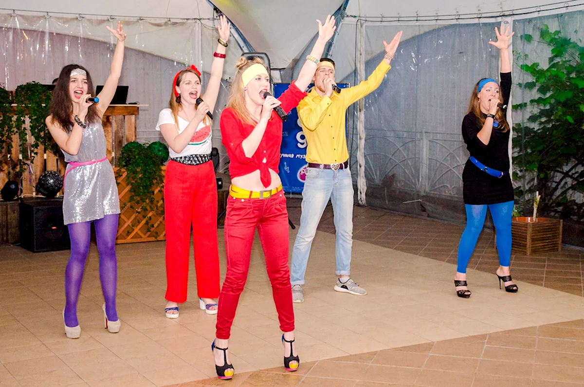 Дискотека в стиле 90-х