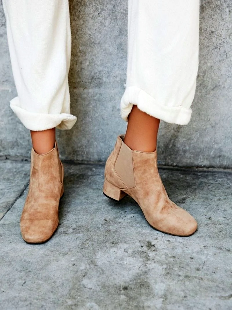 Ботильоны Челси бежевые замшевые без каблука