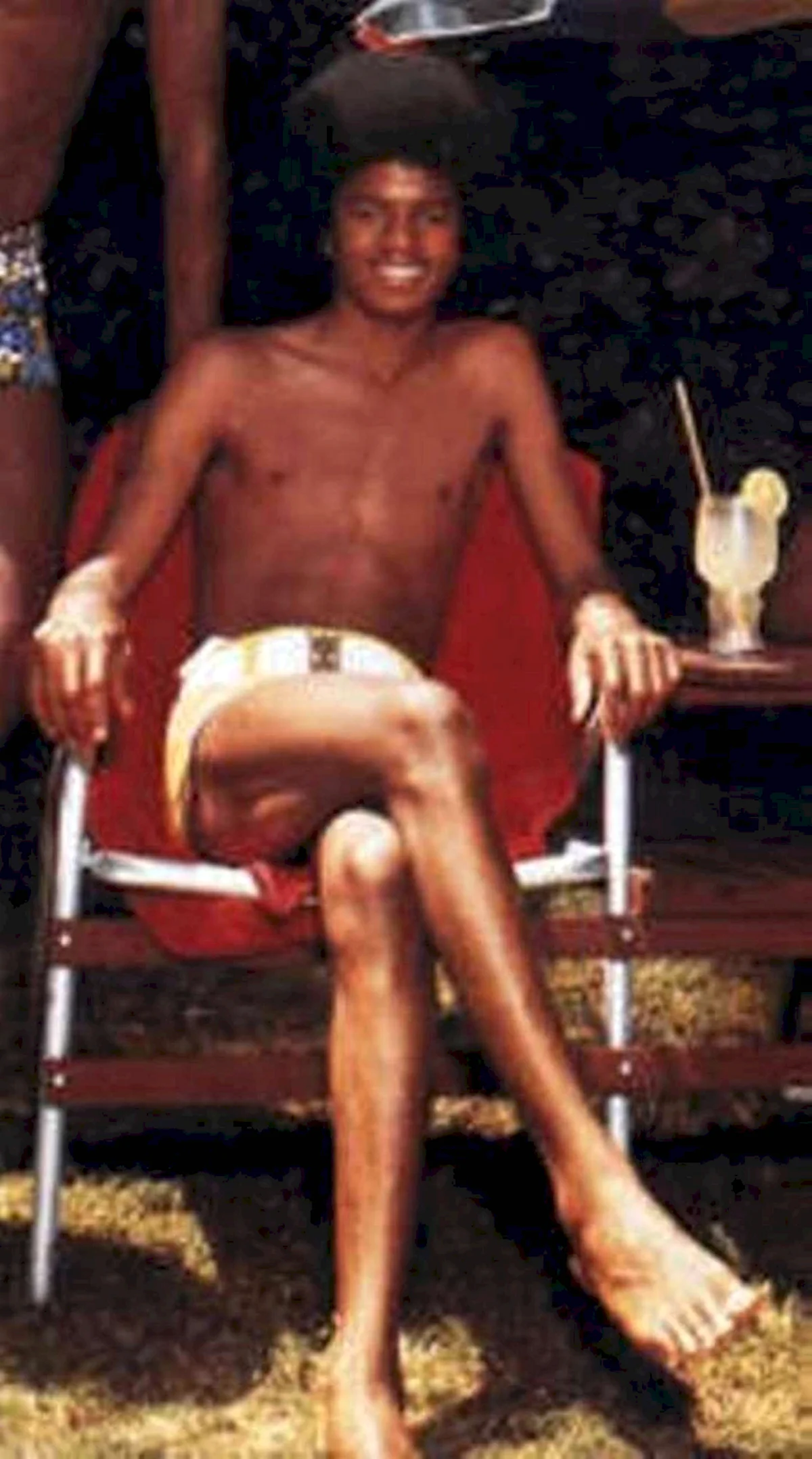 Майкл Джексон с голым торсом