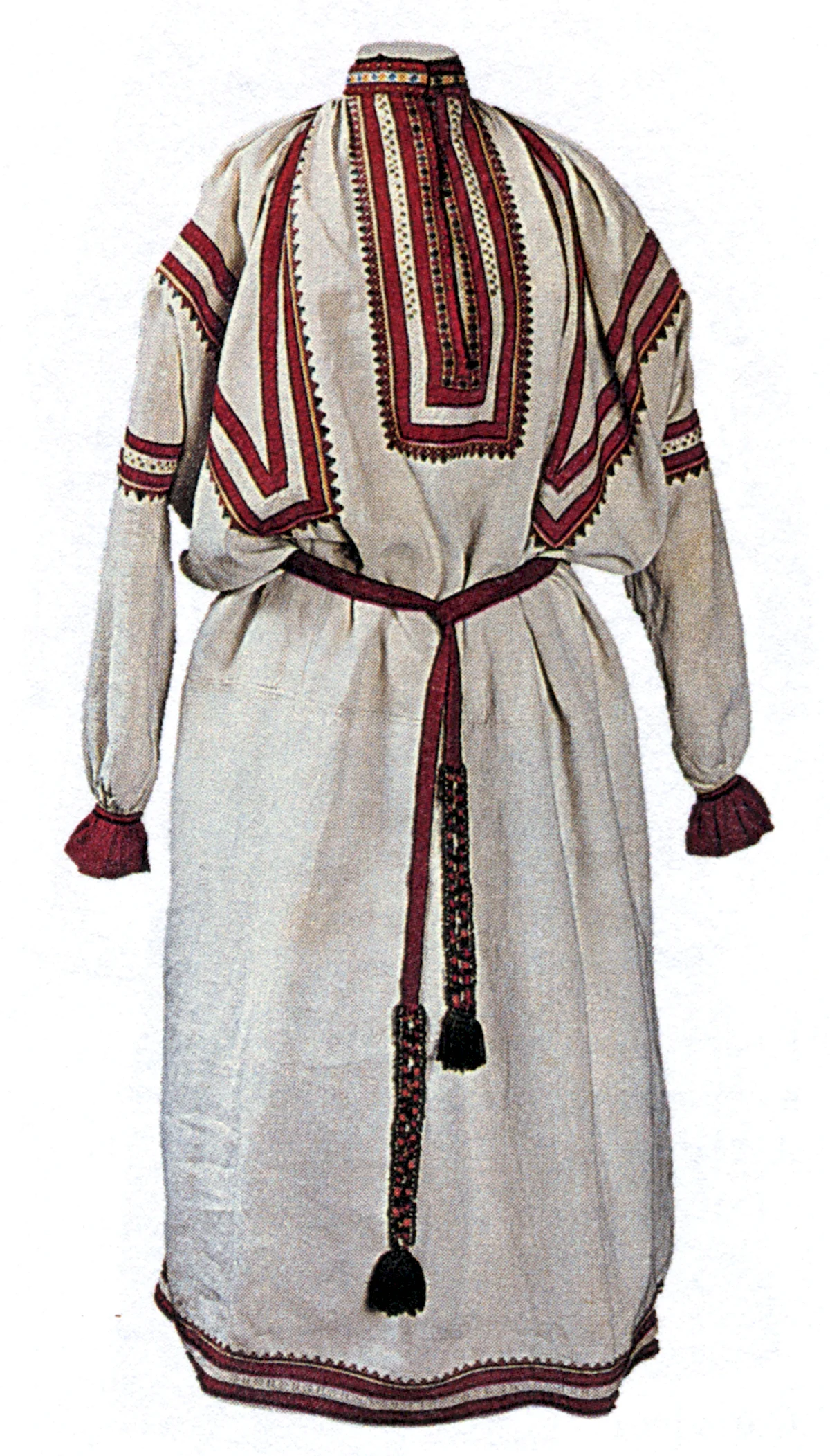 Женская рубаха в древней Руси