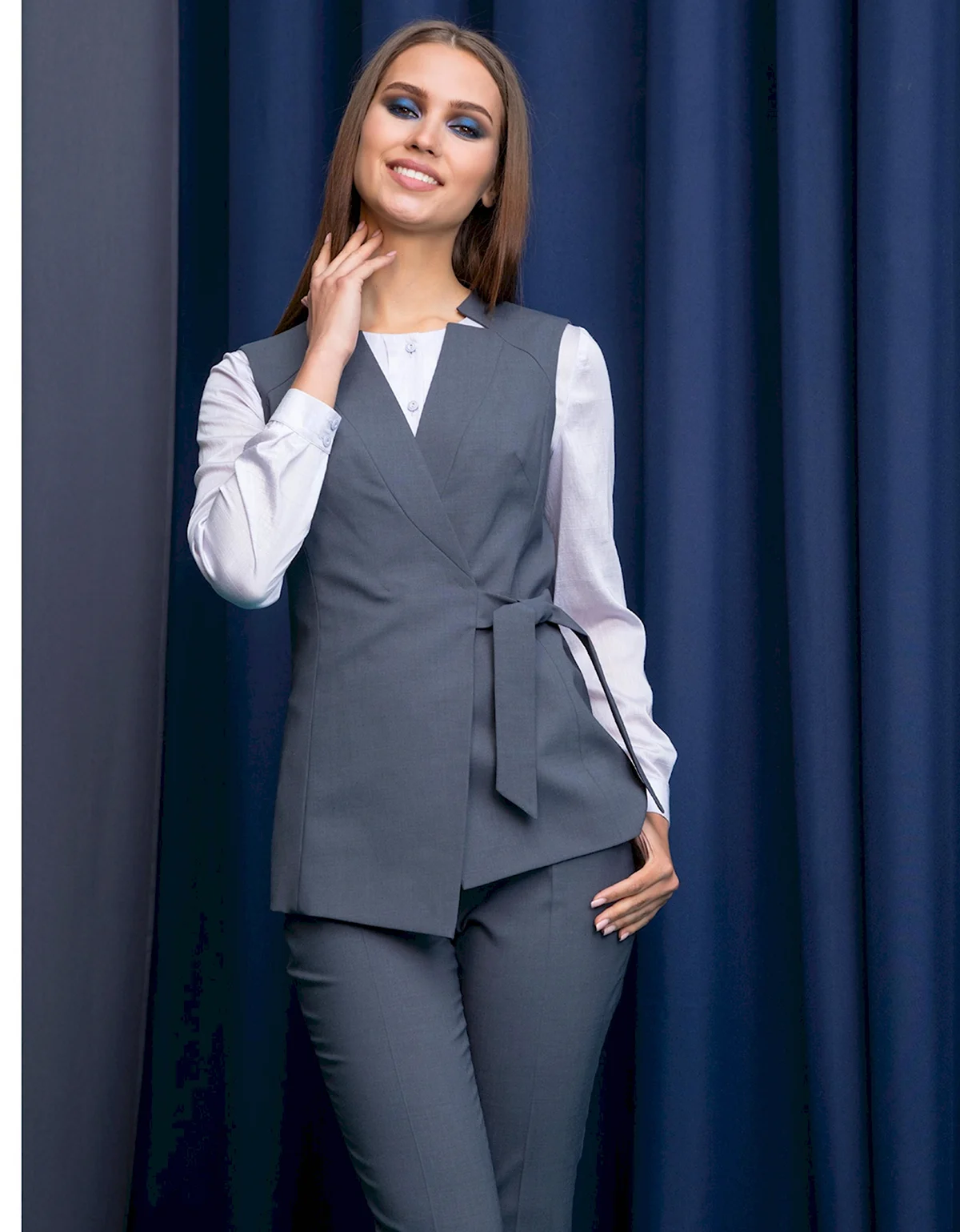 Женский брючный костюм тройка с жилеткой