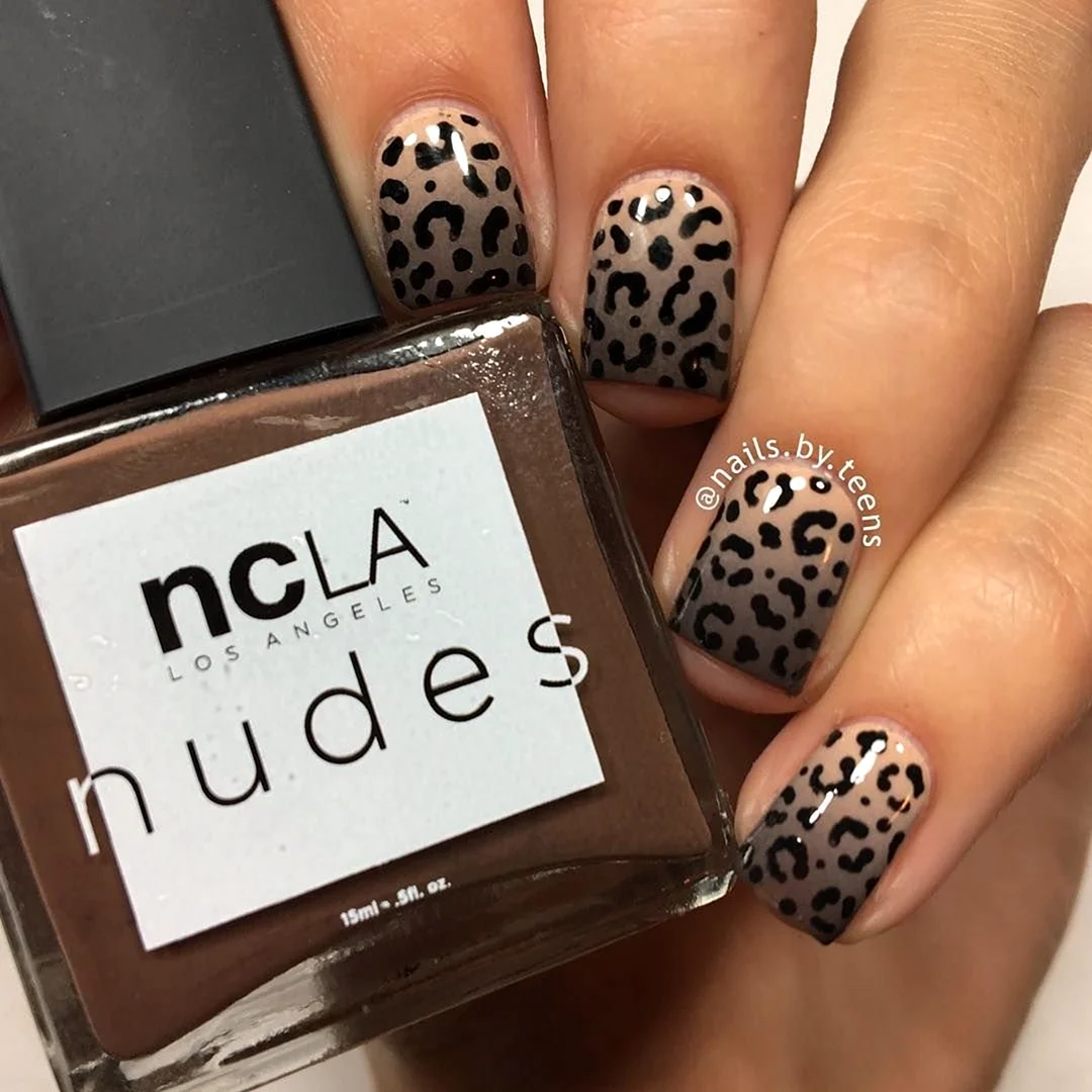 Маникюр коричневый с леопардовым
