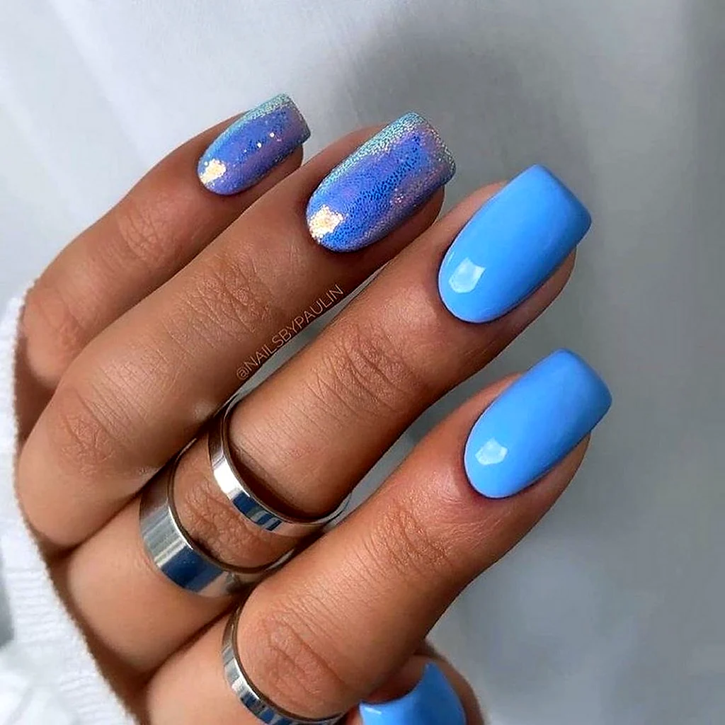 Голубой маникюр 2022-2023